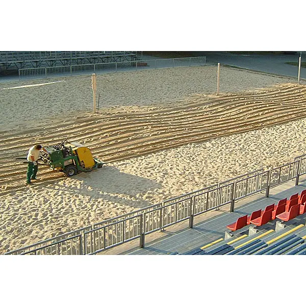Nettoyage et aération d’espaces sable - Beach-Volley / Beach Tennis